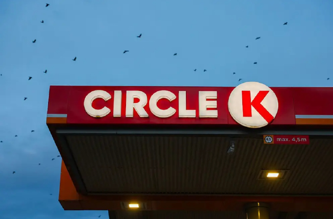 Circle K便利店门店招牌与彩票争议事件场景