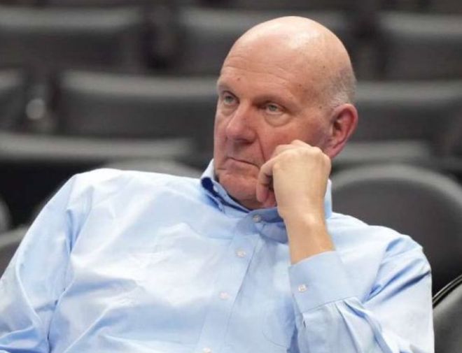 快船老板鲍尔默场边关注阴阳合同风波