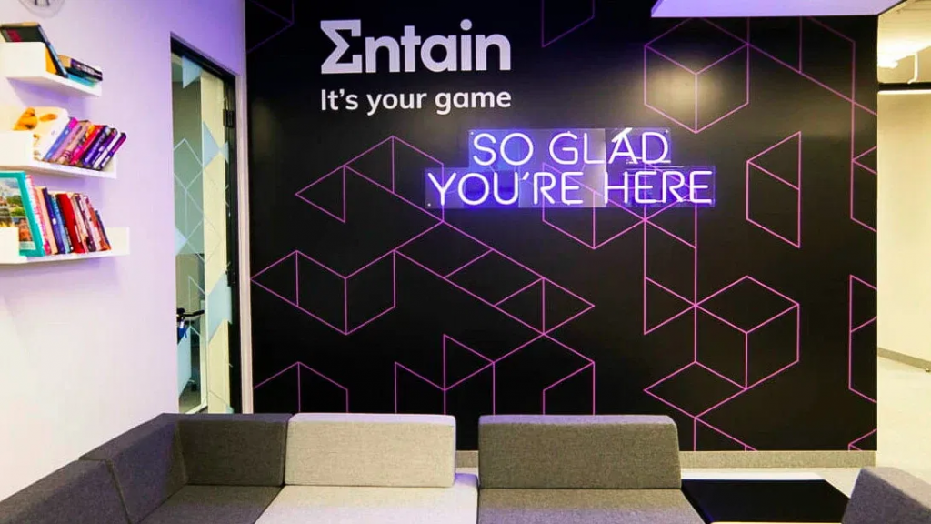 Entain办公空间品牌展示墙