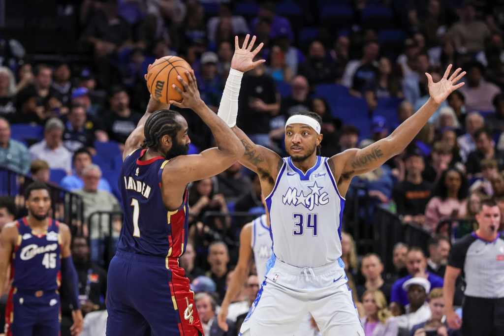 哈登面对魔术防守持球组织进攻