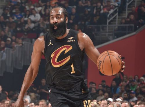 詹姆斯哈登骑士主场比赛持球进攻