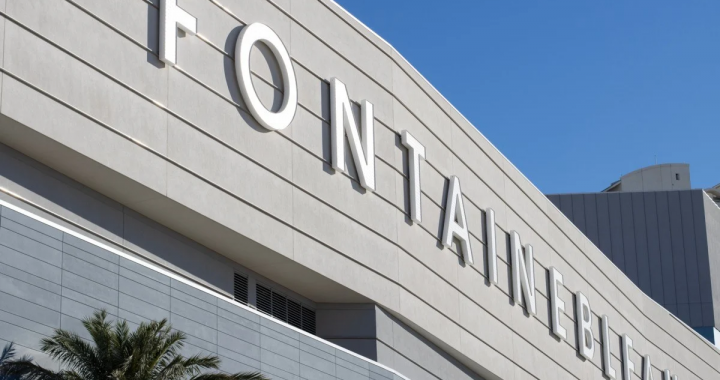 拉斯维加斯枫丹白露酒店外观与赌场建筑标识