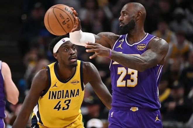 勒布朗詹姆斯传球瞬间面对步行者防守特写