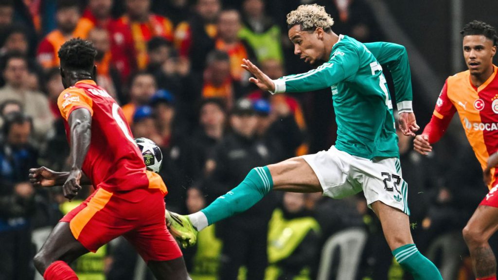 利物浦球员比赛中射门对抗加拉塔萨雷防线