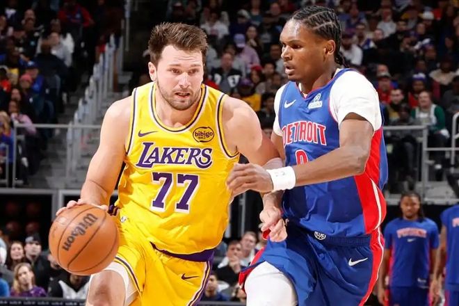 东契奇湖人比赛持球突破活塞防守