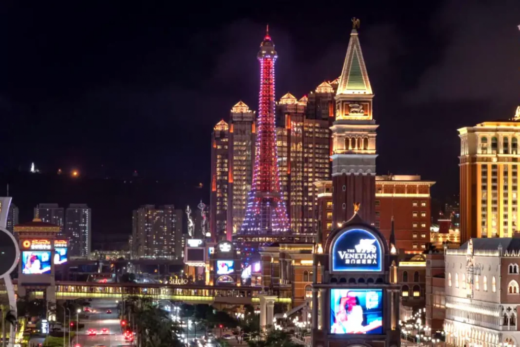 澳门威尼斯人与巴黎人赌场夜景博彩旅游区