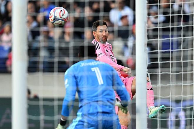 梅西小角度搓射破门迈阿密国际对阵华盛顿联比赛瞬间