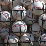 棒球比赛用球网内堆叠场景体现MLB赛事环境