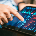 预测市场交易界面显示金融走势数据