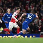 英超球队比赛中被突破防守对抗瞬间画面