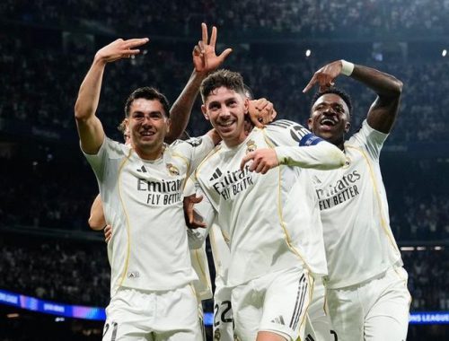 皇马欧冠主场大胜曼城后集体庆祝