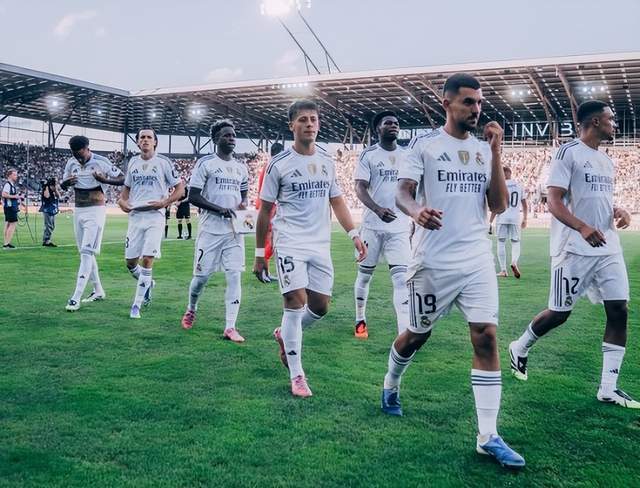 皇家马德里球员赛后离场表情严肃