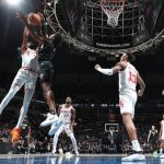 火箭与森林狼球员比赛内线对抗画面