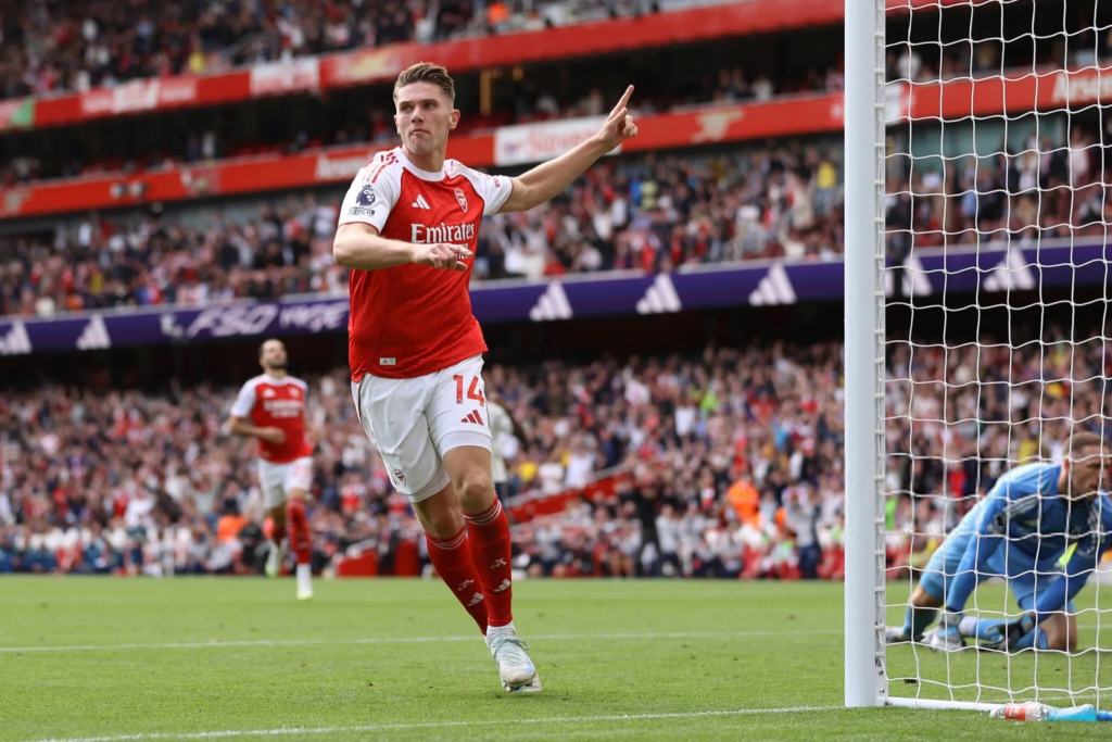 瑞典球员门前破门庆祝瞬间