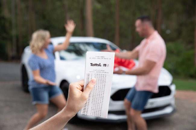澳大利亚TattsLotto彩票中奖庆祝场景