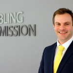 英国博彩委员会办公场景与标识