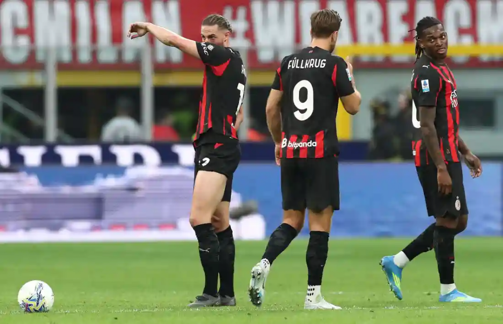 AC米兰球员赛后神情失落