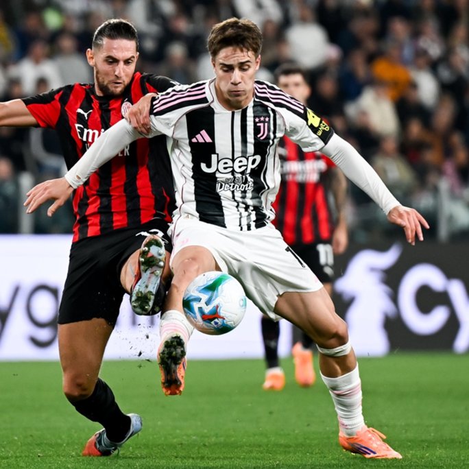 米兰尤文球员对抗画面