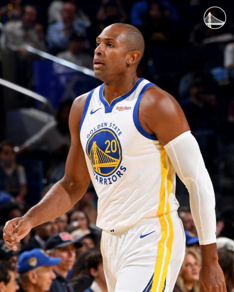 霍福德在勇士附加赛中稳定登场画面