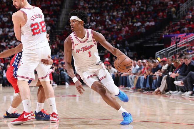 阿门汤普森持球突破推进进攻瞬间