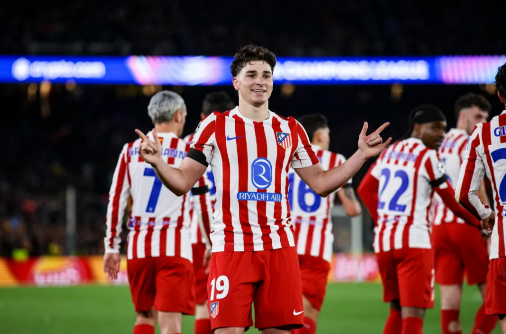 马竞球员主场庆祝进球画面