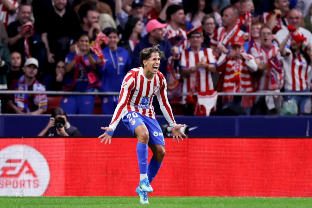 马竞球员进球后庆祝球迷看台背景画面