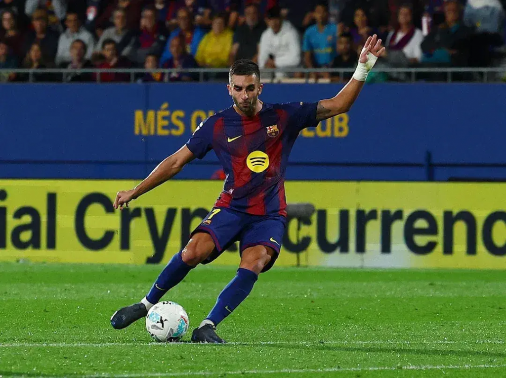 巴萨中场持球推进