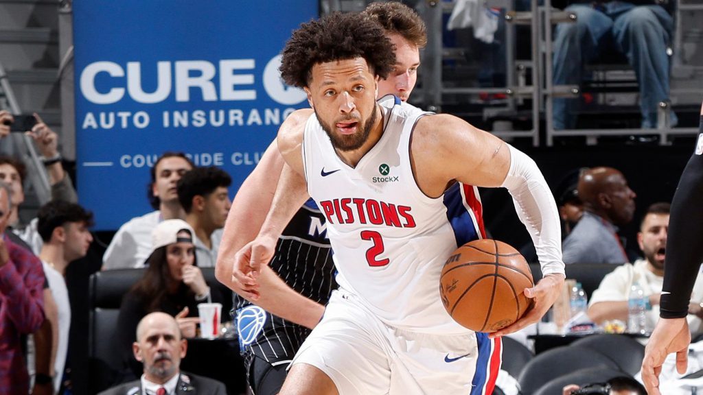 坎宁安持球推进活塞进攻