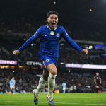 切尔西球员庆祝进球比赛画面