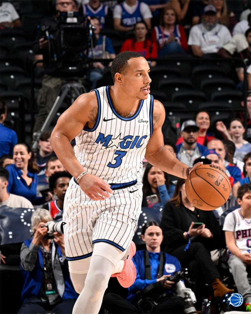 迪斯蒙德贝恩持球推进魔术进攻瞬间