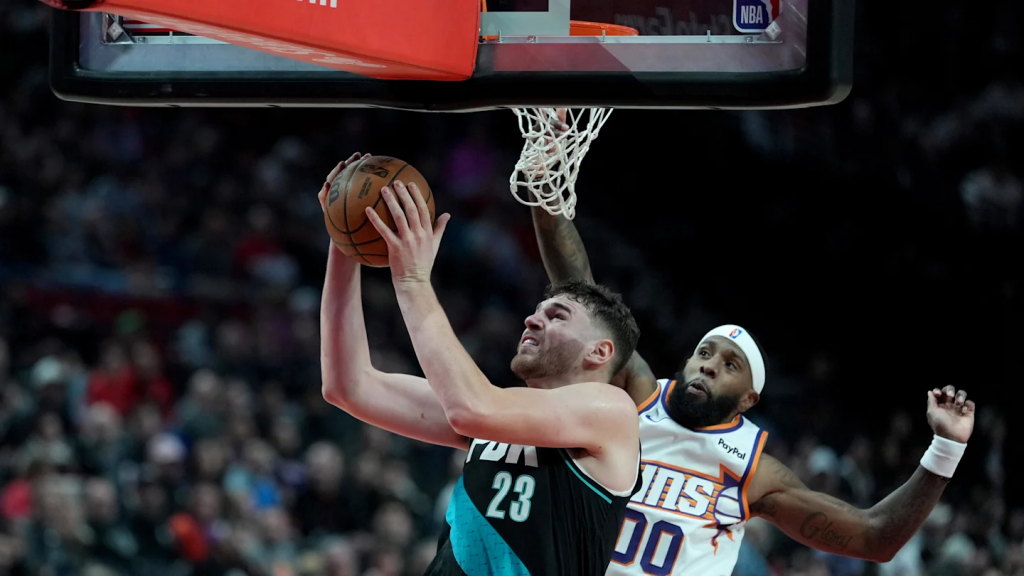 克林根篮下终结对抗太阳内线瞬间