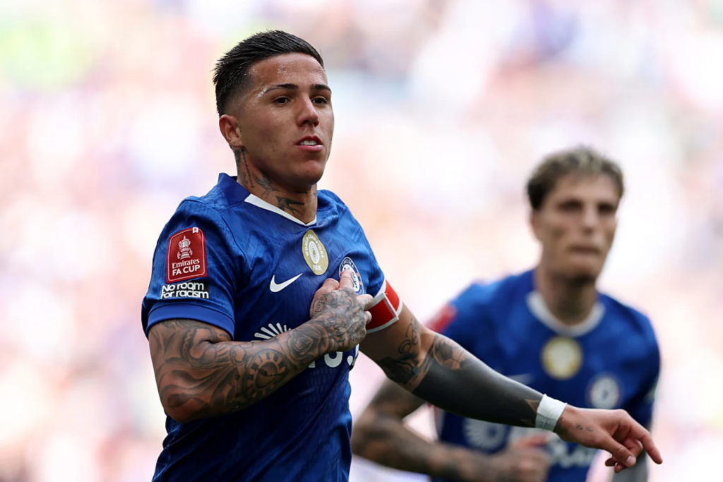 恩佐庆祝足总杯制胜进球