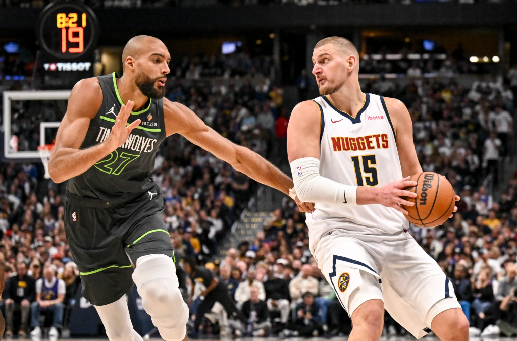 戈贝尔防守约基奇背身进攻