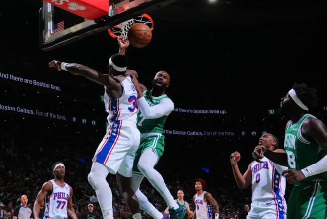 杰伦·布朗禁区灌篮