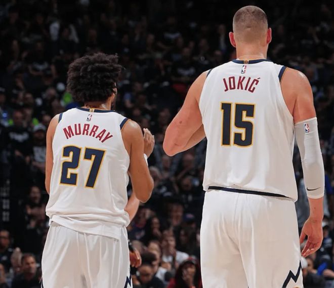 约基奇穆雷掘金客场落后背影