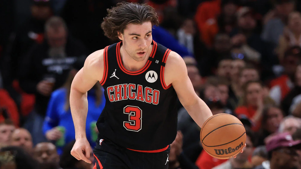 芝加哥公牛后卫约什·吉迪比赛照