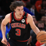 芝加哥公牛后卫约什·吉迪比赛照