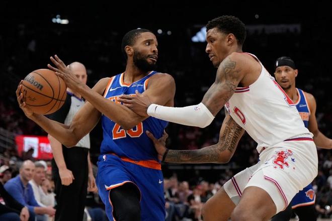 尼克斯球员对抗火箭防守