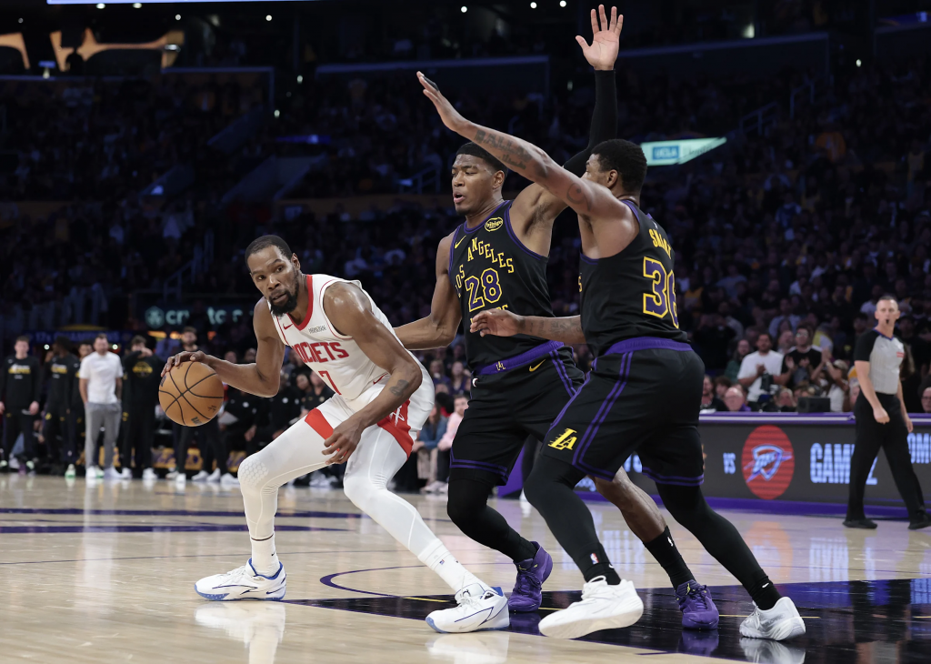 杜兰特持球面对湖人防守