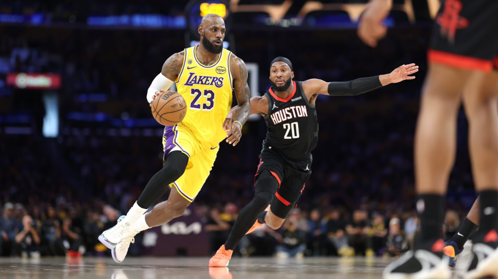 詹姆斯持球推进对阵火箭