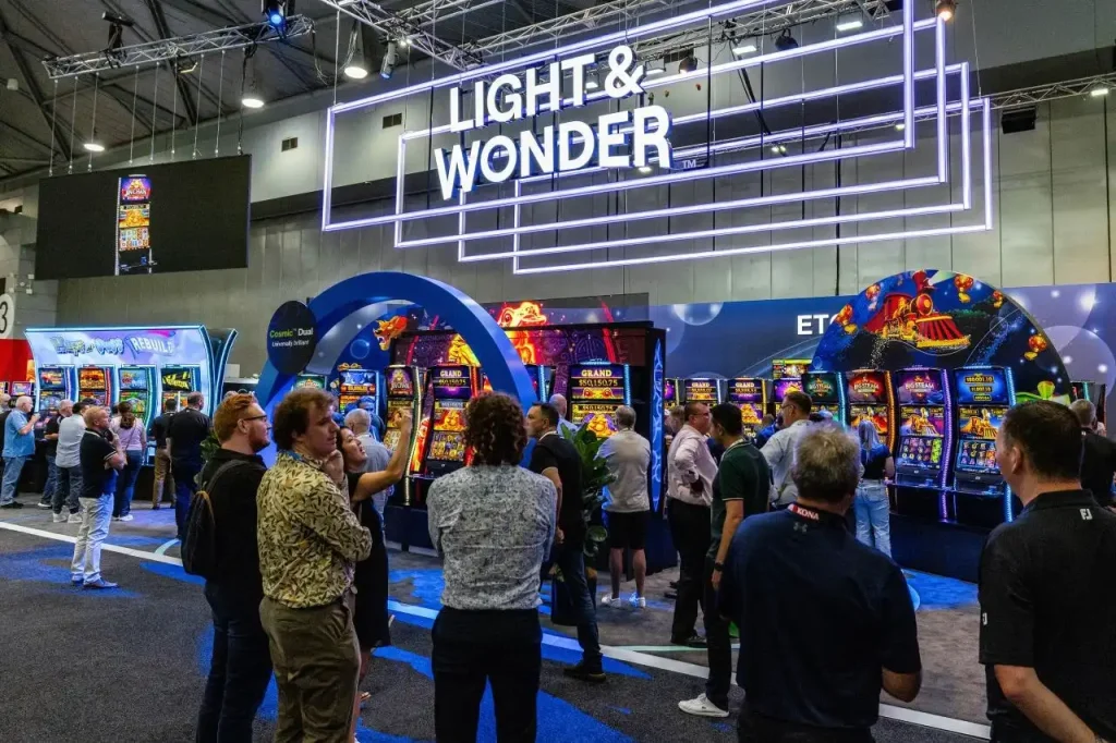 Light & Wonder展台与亚洲博彩展会现场画面