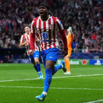 卢克曼破门后沿边线庆祝