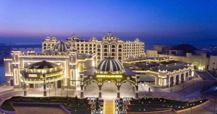 澳门传奇酒店与娱乐综合体夜景建筑外观