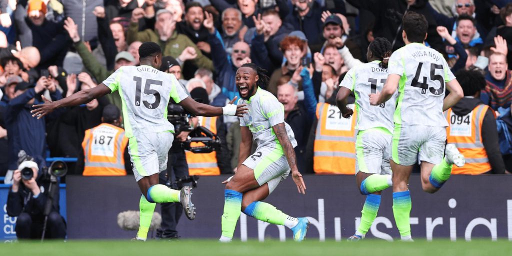 曼城球员客场进球后激情庆祝瞬间