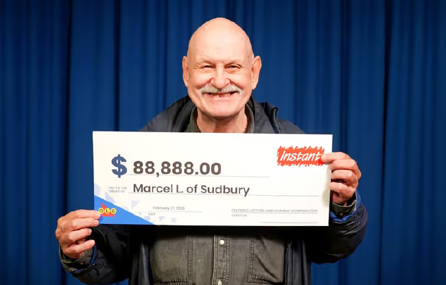 马塞尔领取2026年88888加元奖金支票