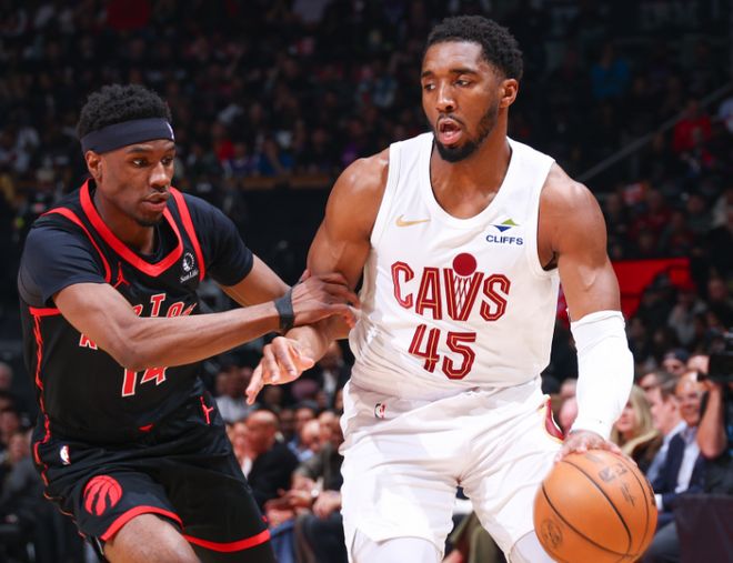 米切尔面对猛龙防守突破