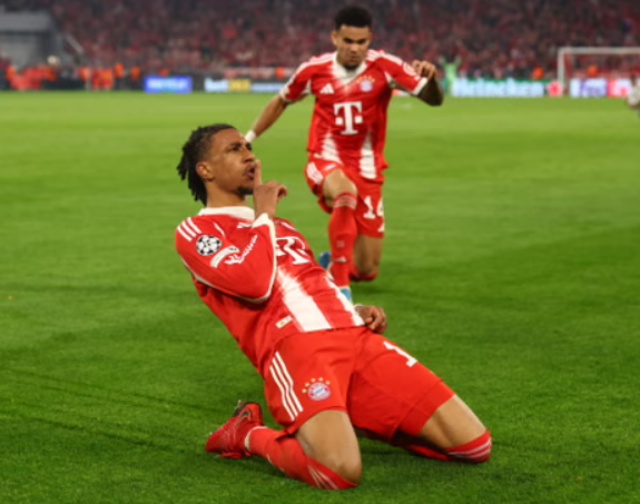 奥利塞滑跪庆祝拜仁关键进球时刻