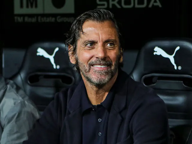 桑切斯·弗洛雷斯场边照