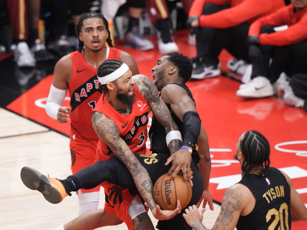 猛龙多人包夹骑士球员