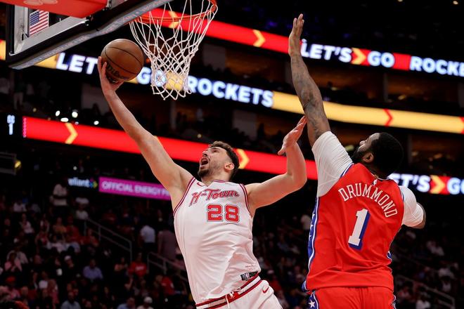 申京篮下上篮遭德拉蒙德干扰画面